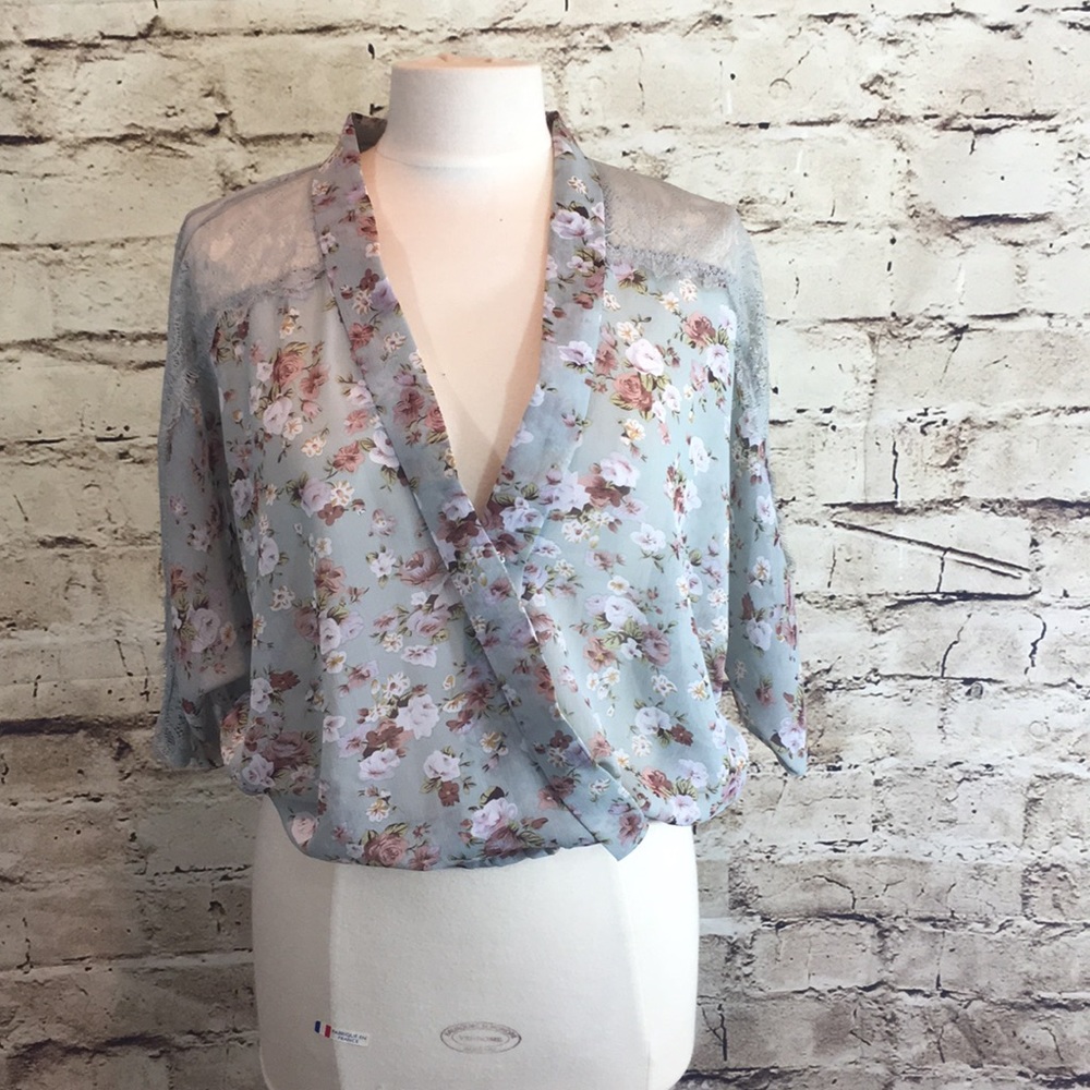 Blue Bird Sheer Floral Chiffon and Lace Top - Picture 2 of 8